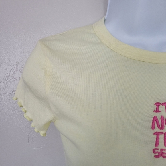 Rue21 XS Pale Yellow Short Sleeve Baby Tee T-shirt Pink Embroidered Graphic Y2K - Picture 3 of 6